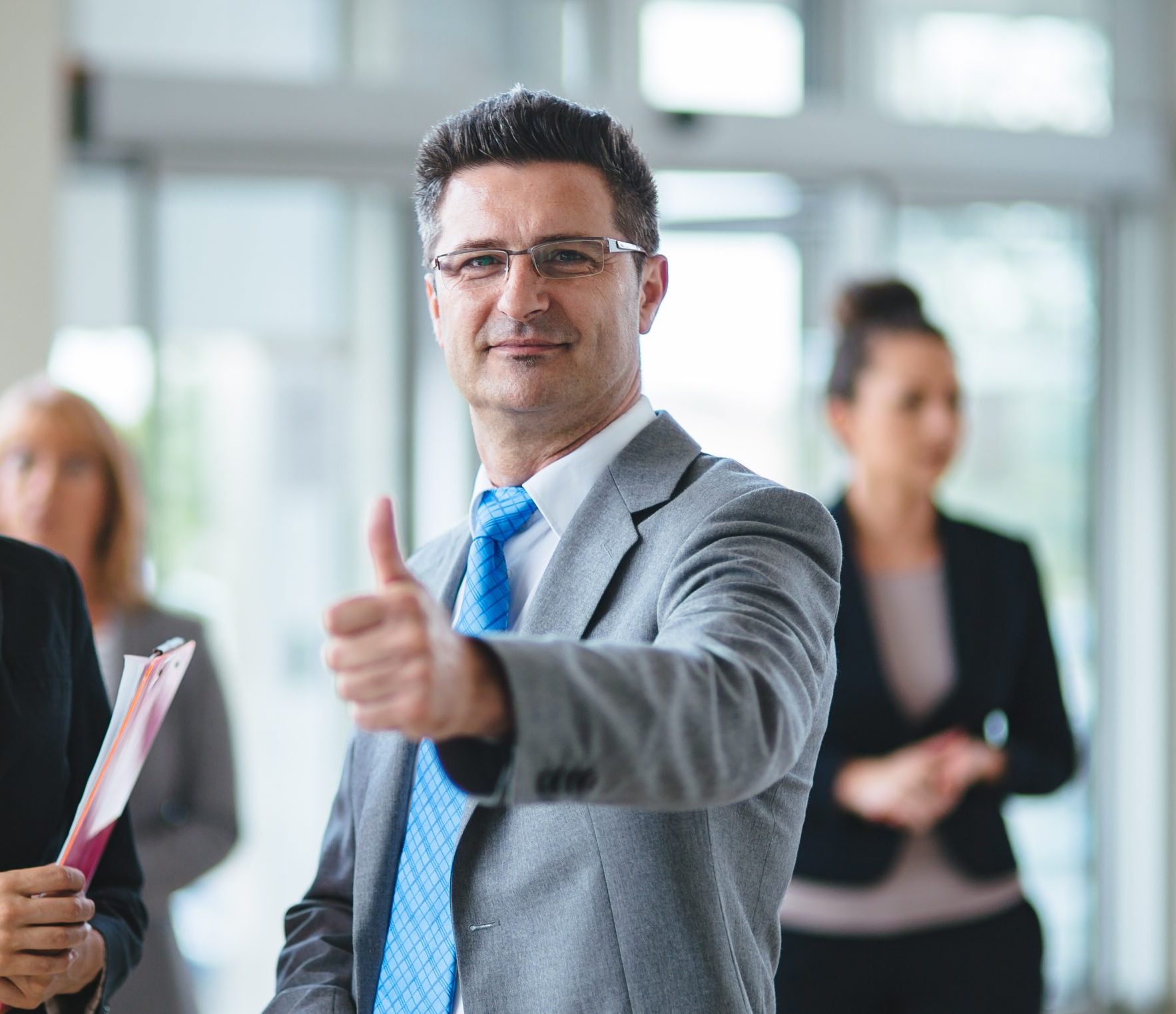 manager giving a thumbs up to the integration error handling platform